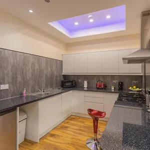 New 3-bedroom Close To Centre Apartment